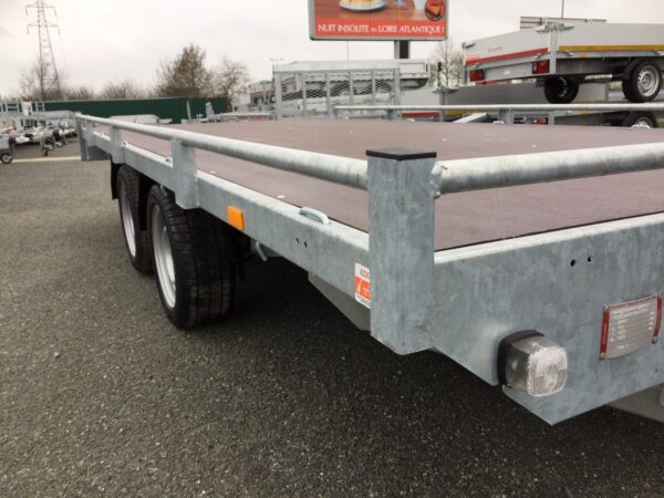 Plataforma Eduard 4020 – 406 x 200 cm, rampas e guincho