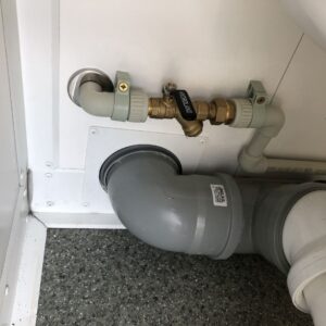 Contentor sanitário com duche, lavatório e sanita