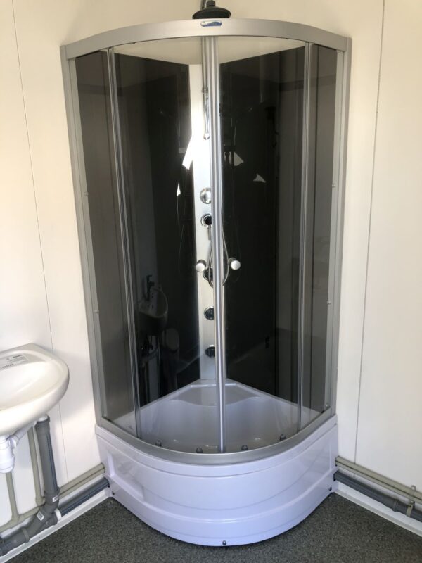 Contentor sanitário com duche, lavatório e sanita